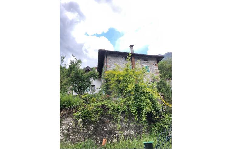 casa indipendente in vendita ad Alpago in zona Santa Croce
