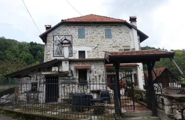 casa indipendente in vendita ad Alpago in zona Sommacosta