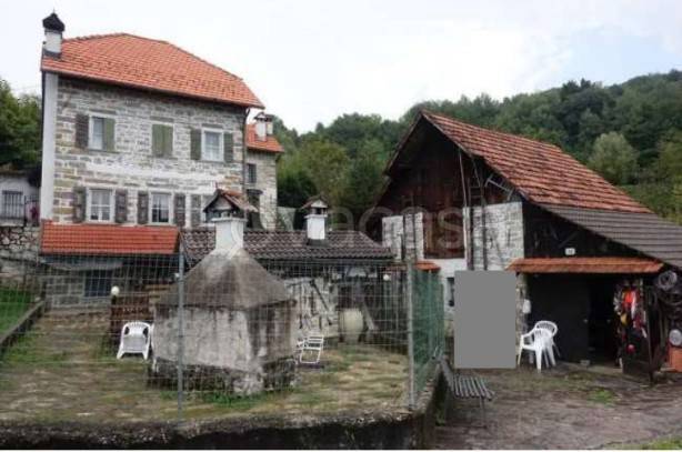 casa indipendente in vendita ad Alpago in zona Sommacosta