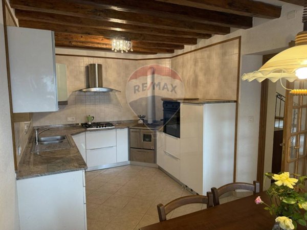 casa indipendente in vendita ad Alpago in zona Pieve d'Alpago