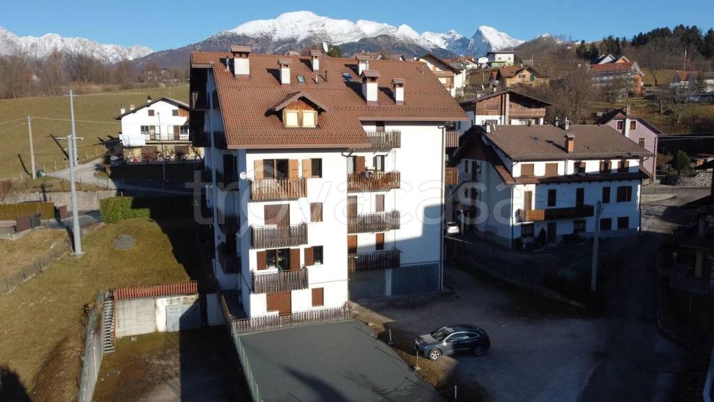 appartamento in vendita ad Alpago in zona Santa Croce