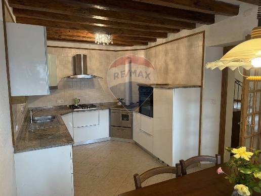 casa indipendente in vendita ad Alpago in zona Pieve d'Alpago