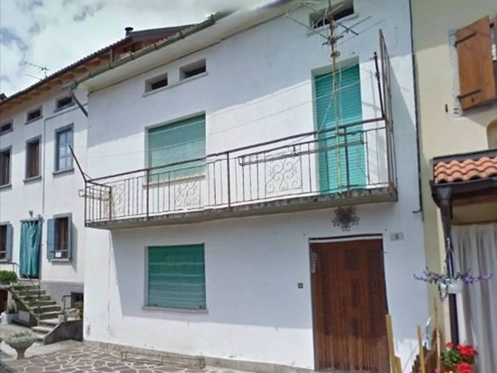 casa indipendente in vendita ad Alpago in zona Villa