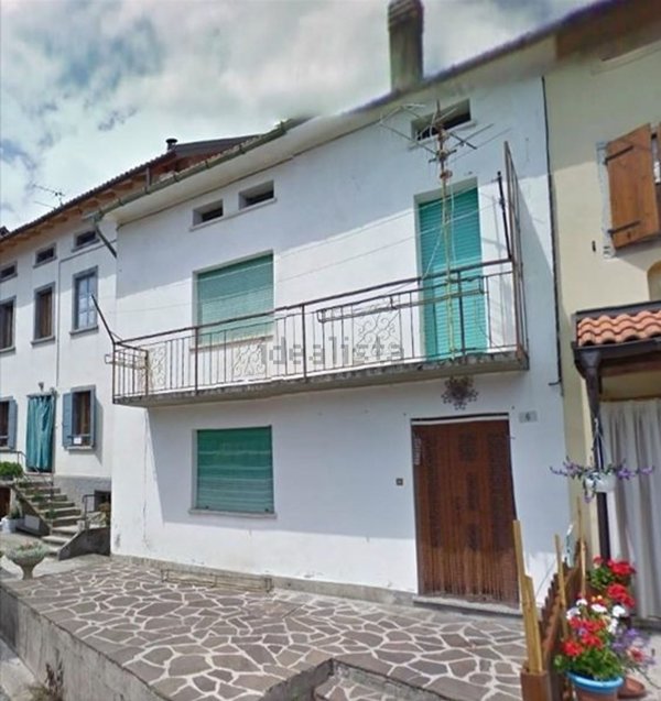 casa indipendente in vendita ad Alpago in zona Villa