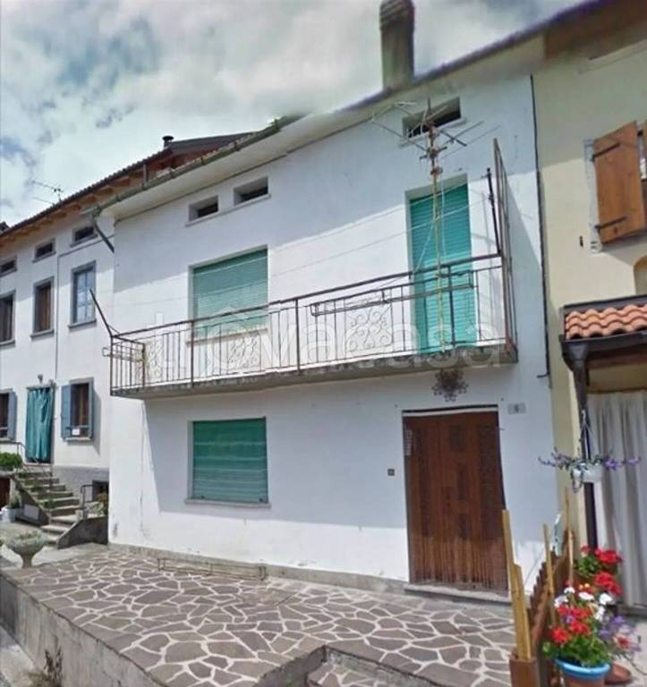 casa indipendente in vendita ad Alpago in zona Villa