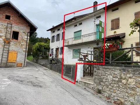 casa indipendente in vendita ad Alpago in zona Villa