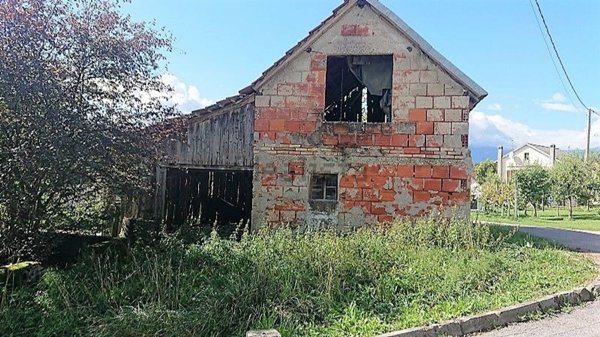 casa indipendente in vendita ad Alpago in zona Santa Croce