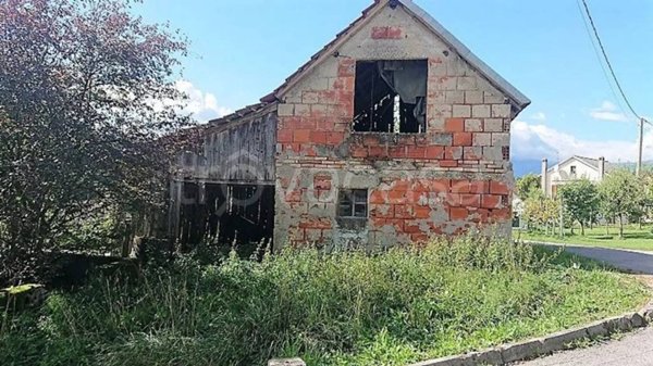 casa indipendente in vendita ad Alpago in zona Cornei