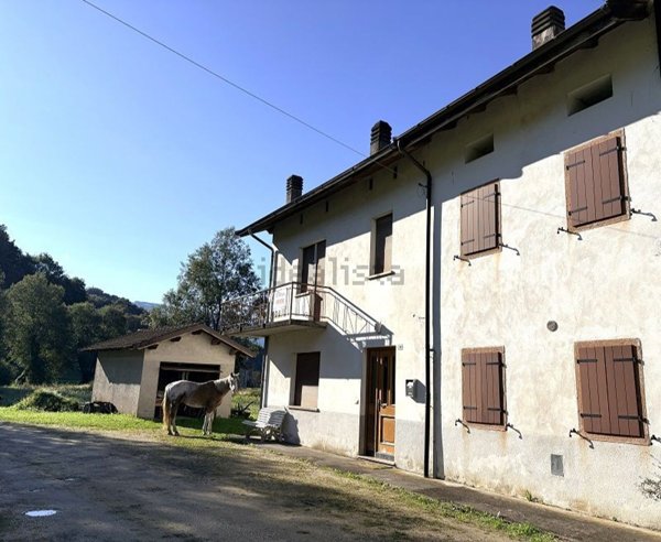 casa indipendente in vendita ad Alpago in zona Paludi