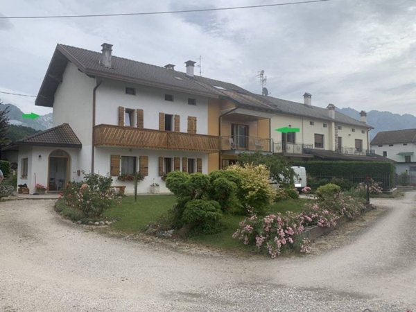 casa indipendente in vendita ad Alpago in zona Puos d'Alpago