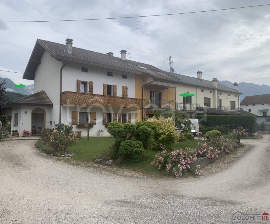 casa indipendente in vendita ad Alpago in zona Villa