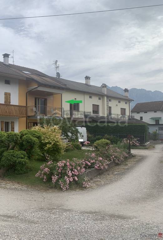 casa indipendente in vendita ad Alpago in zona Villa