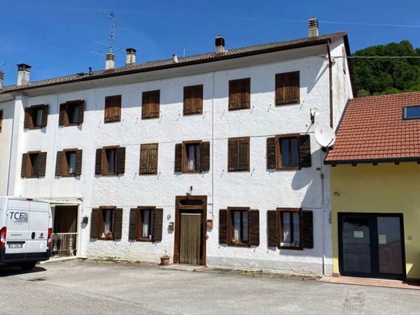 casa indipendente in vendita ad Alpago in zona Puos d'Alpago