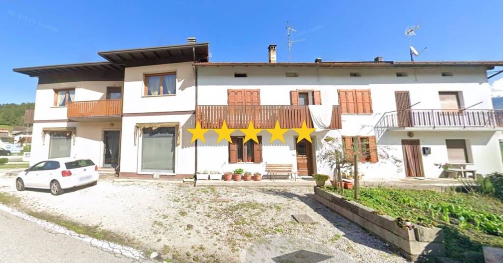 casa indipendente in vendita ad Alpago in zona Villa