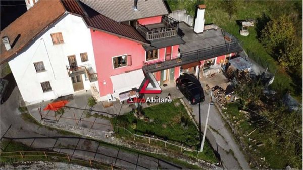 casa indipendente in vendita ad Alpago in zona Villa