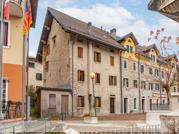 casa indipendente in vendita ad Alpago in zona Spert