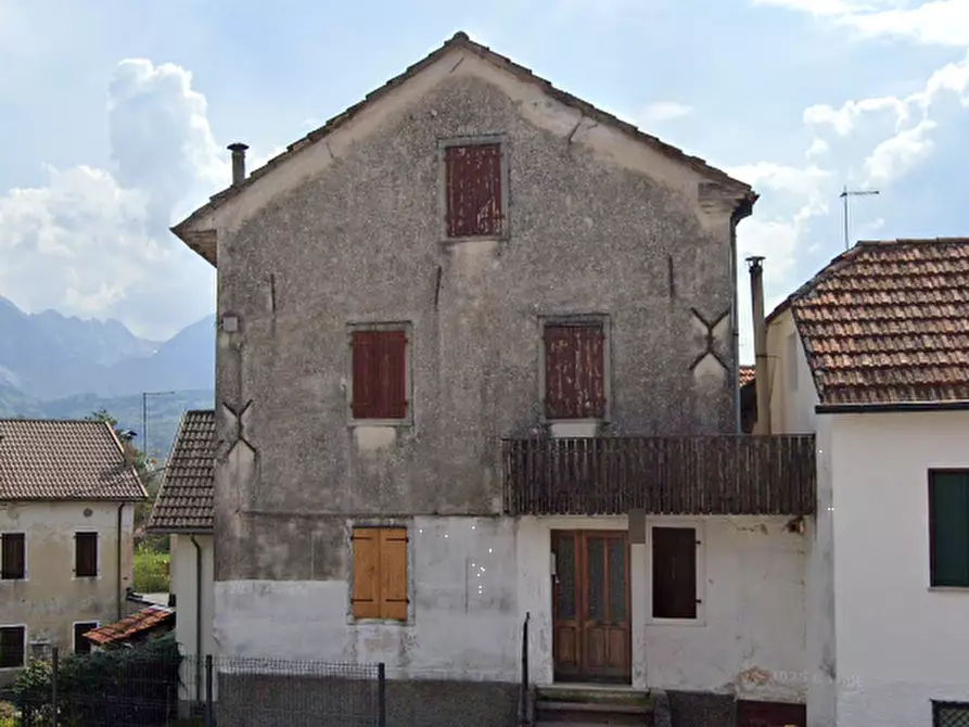 casa indipendente in vendita ad Alpago in zona Villa