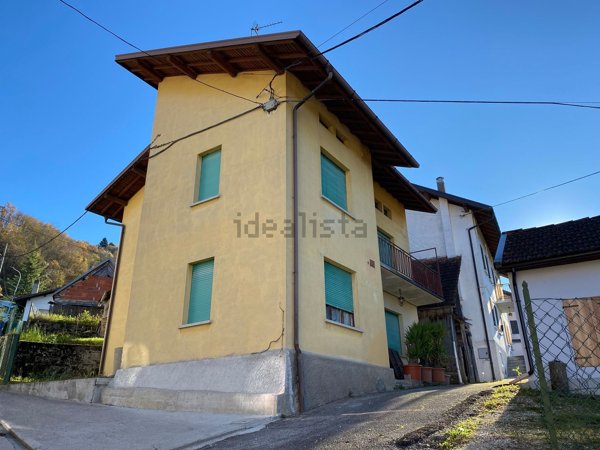 casa indipendente in vendita ad Alpago in zona Santa Croce
