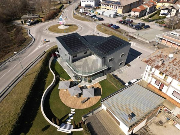 locale commerciale in vendita ad Alpago