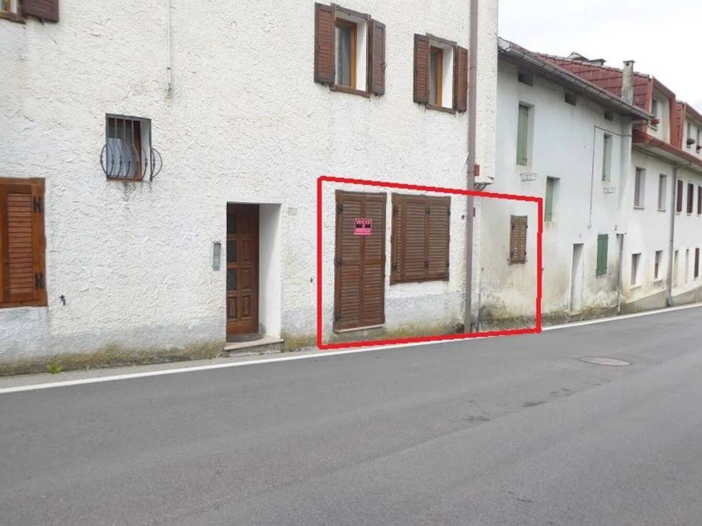 appartamento in vendita ad Alpago in zona Garna