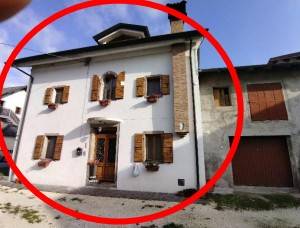 casa indipendente in vendita ad Alpago in zona Villa