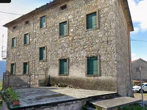 casa indipendente in vendita ad Alpago in zona Torch