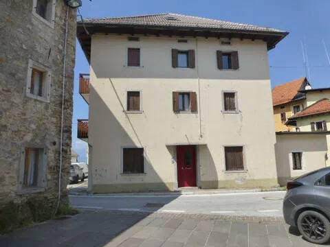 casa indipendente in vendita ad Alpago in zona Spert