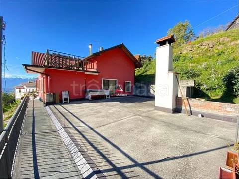 casa indipendente in vendita ad Alpago in zona Villa