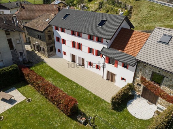 casa indipendente in vendita ad Alpago in zona Santa Croce