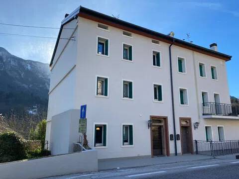 casa indipendente in vendita ad Alpago in zona Villa
