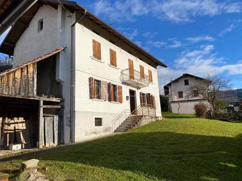 casa indipendente in vendita ad Alpago in zona Cornei