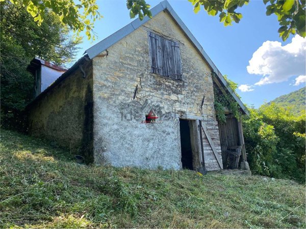 appartamento in vendita ad Alpago in zona Pian Osteria