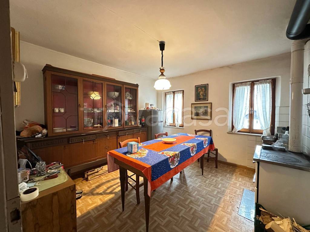 casa indipendente in vendita ad Alpago in zona Pieve d'Alpago