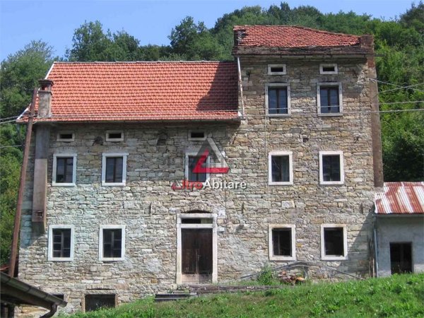 casa indipendente in vendita ad Alpago in zona Cornei