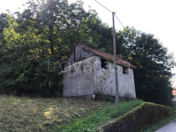 casa indipendente in vendita ad Alpago in zona Sommacosta