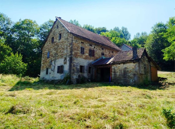 casa indipendente in vendita ad Alpago in zona Sommacosta