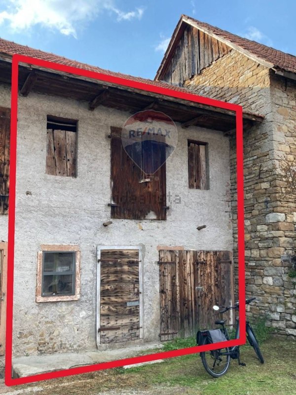casale in vendita ad Alpago in zona Farra d'Alpago