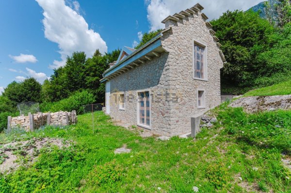 casa indipendente in vendita ad Alpago in zona Curago