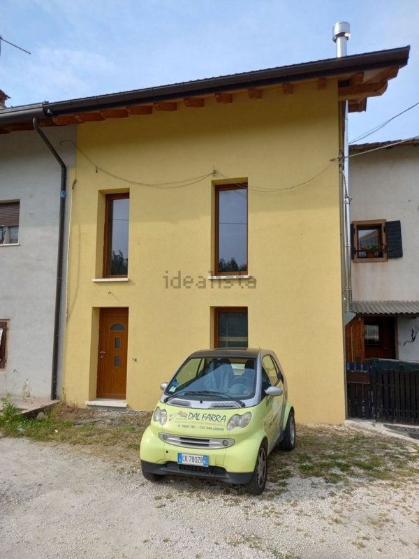 casa indipendente in vendita ad Alpago in zona Puos d'Alpago