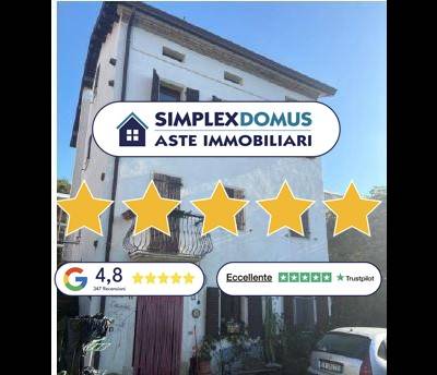 casa indipendente in vendita ad Alpago in zona Villa