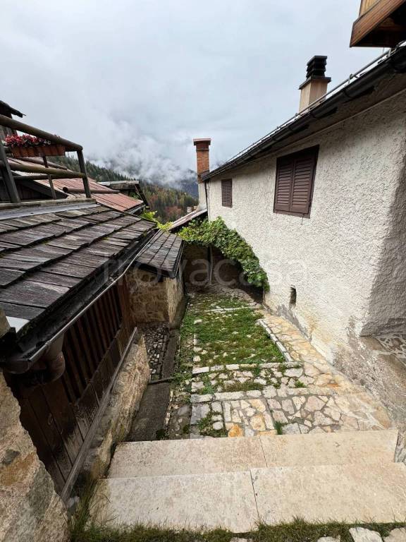 casa indipendente in vendita a Val di Zoldo in zona Fornesighe