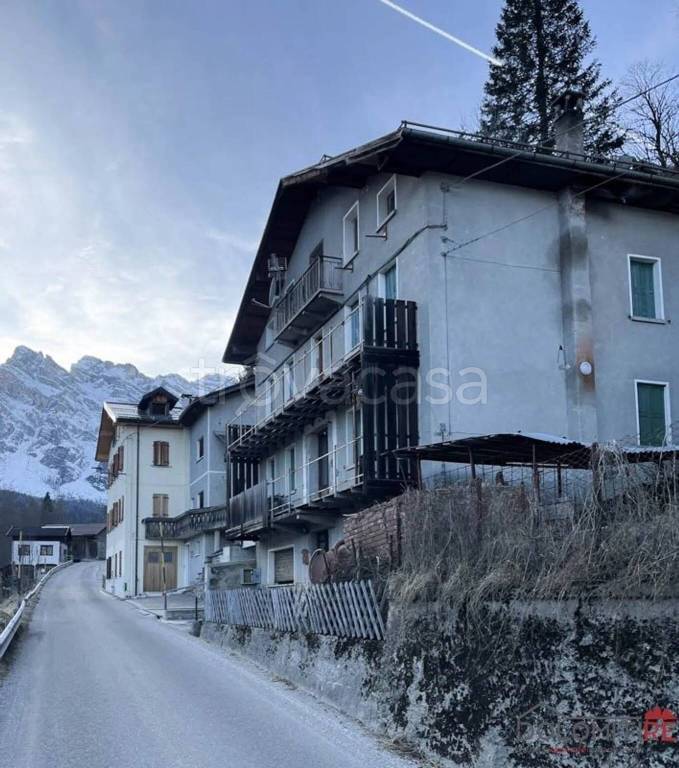 casa indipendente in vendita a Val di Zoldo in zona Cordelle