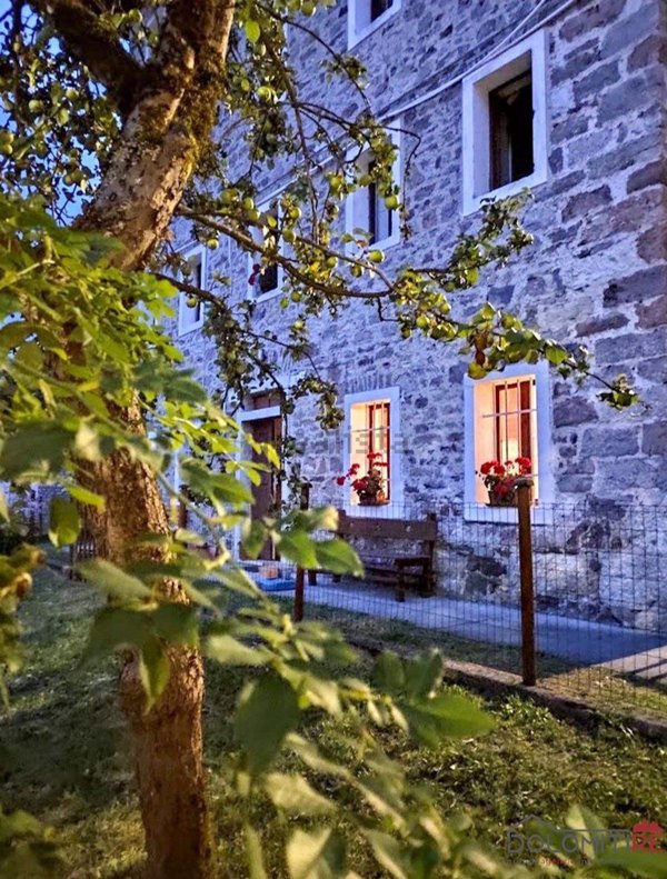 casa indipendente in vendita a Val di Zoldo in zona Bragarezza