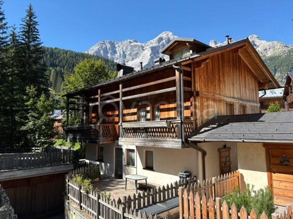 casa indipendente in vendita a Val di Zoldo in zona Pecol