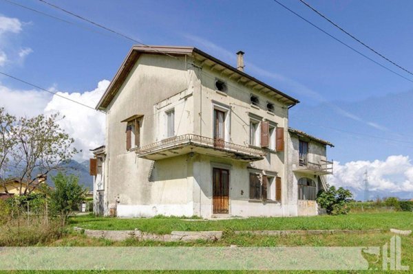 casa indipendente in vendita a Borgo Valbelluna in zona Lentiai
