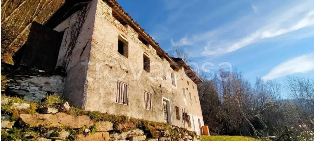 casa indipendente in vendita a Borgo Valbelluna in zona -Rive di Villa