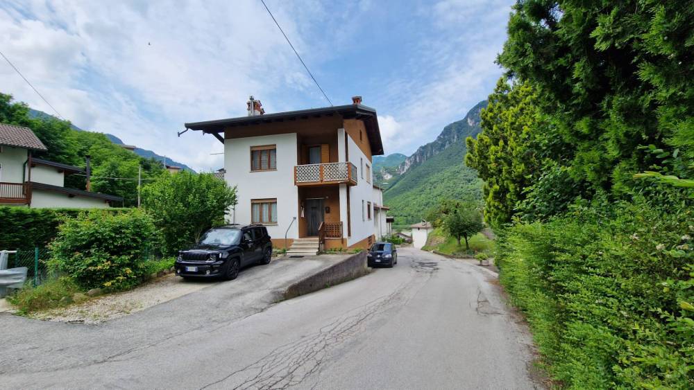 casa indipendente in vendita a Borgo Valbelluna in zona Marziai
