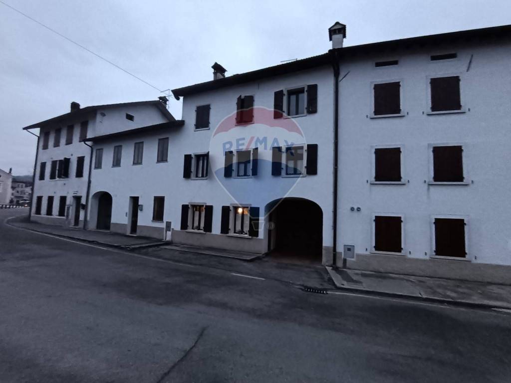 casa indipendente in vendita a Borgo Valbelluna in zona Lentiai