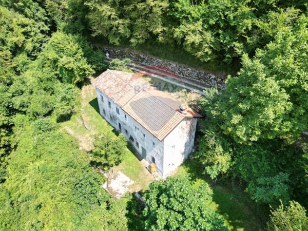 casa indipendente in vendita a Borgo Valbelluna in zona -Rive di Villa