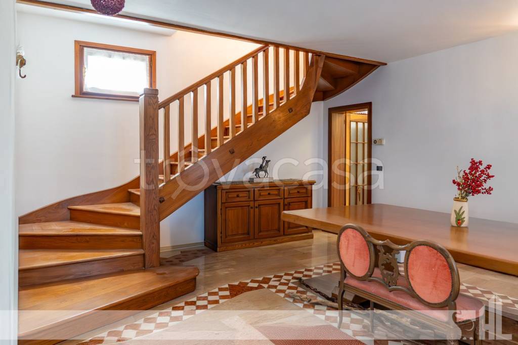 casa indipendente in vendita a Borgo Valbelluna in zona Lentiai